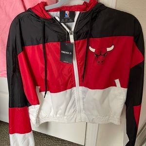 Bulls cropped windbreaker